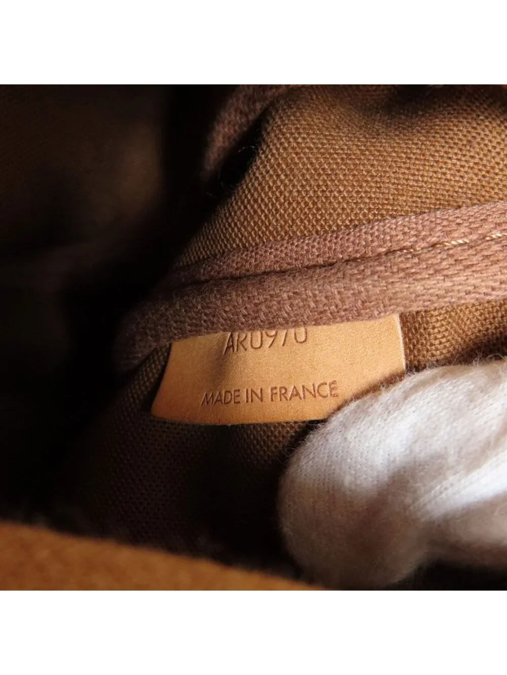 Louis Vuitton Saumur 30 Shoulder Bag Monogram Canvas